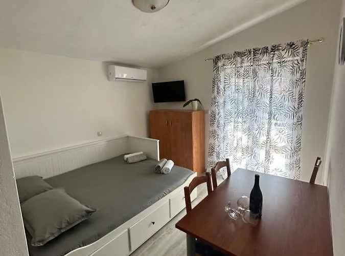 Jedini Lägenhet Tučepi