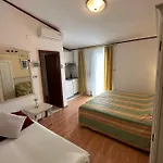 Jedini Apartment *