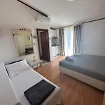 Apartment Jedini *