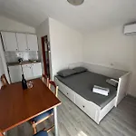 Jedini Apartment *
