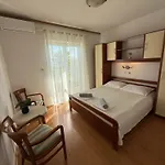 Jedini Apartment *