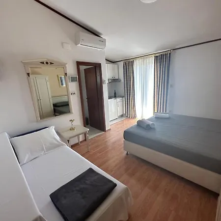 Apartment Jedini *
