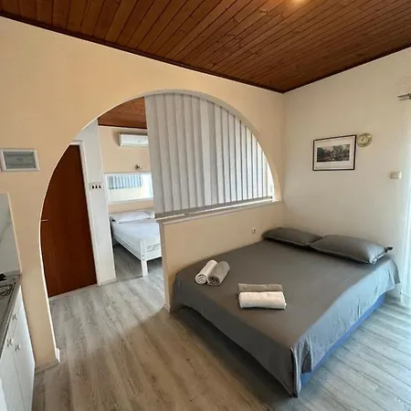 Apartment Jedini