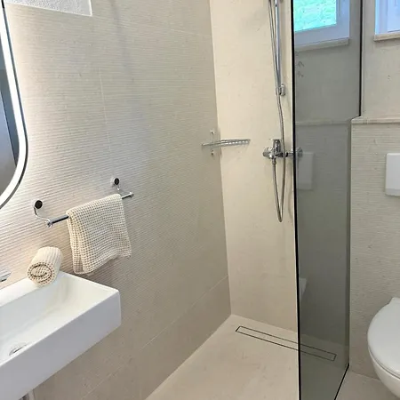 Jedini Apartment *