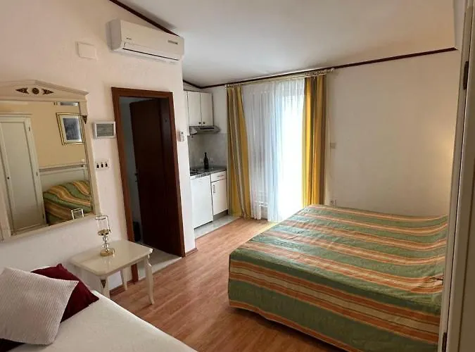 Jedini Apartment *