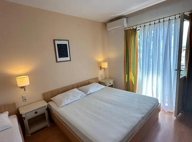 Jedini Apartment *