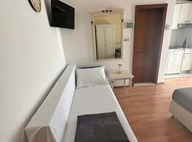 Jedini Apartment *